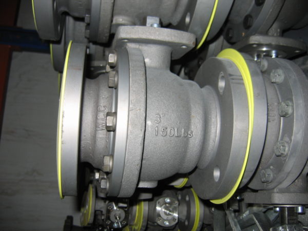 Carbon steel A216 WCC ball valve, ANSI 300 flanged ends